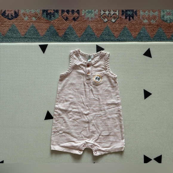 Dip|Baby gender neutral striped textured sleeveless romper,button up in 18-24M•• - Picture 2 of 5